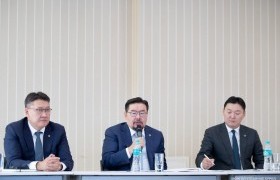 Төсвийн тухай хуульд нэмэлт, өөрчлөлт оруулах тухай хуулийг хүлээлгэн өгөв