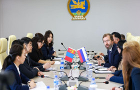 ОХУ-ЫН ЭРХҮҮ МУЖИЙН ИРГЭДИЙН ТӨЛӨӨЛӨГЧДИЙН ХУРЛЫНХАНТАЙ ТРАМБАЙ ЗЭРЭГ ТӨСЛИЙН ТАЛААР САНАЛ СОЛИЛЦЛОО