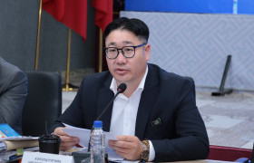 Б.Өлзийбат: Удирдлагынхаа үйл хэрэгт оролцох иргэний эрхээ Баянхонгорчууд эдэлж байна