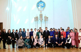 Монгол Ардын Намын хорооны үүрийн дарга нарын төлөөлөл Төрийн ордонд зочиллоо