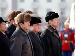 Үндсэн хуулийн өдрийг тохиолдуулан Эзэн Чингисийн хөшөөнд хүндэтгэл үзүүлэв