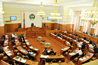 Олон улсын парламентчид Монголын парламентчидтай уулзаж байна