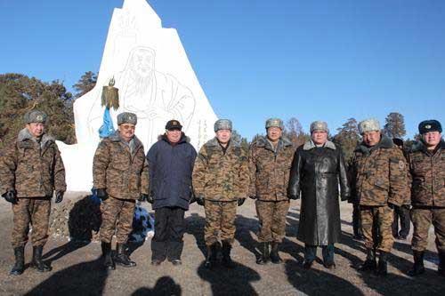 Монгол цэргийн сүлд хийморь болсон байлдааны тугийг Хэнтийн морьт хороо,Сүхбаатарын барилга-инженерийн ангид хүлээлгэн өгөв