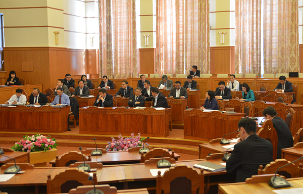 Монгол Улсын 2013 оны төсвийн тухай хуулийн анхны хэлэлцүүлгийг хийж эхэллээ