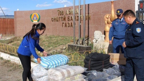 Хорио цээрийн бүсэд ажиллаж буй албан хаагчдад тусламж үзүүллээ