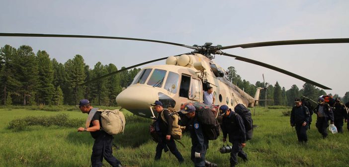 Алба хаагчдыг нисдэг тэргээр түймрийн голомтод хүргэлээ