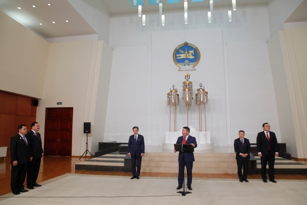 Монгол Улсын Ерөнхийлөгчийн зарлигаар дипломат цол олгов