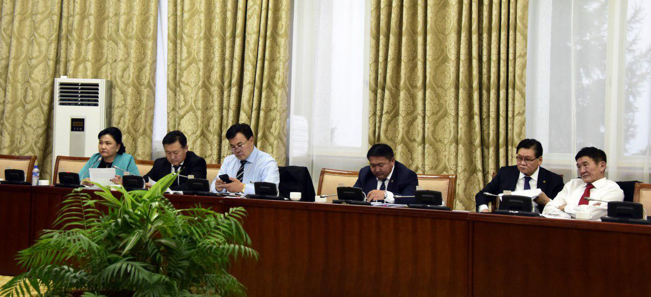 Монгол Улсын 2019 оны төсвийн тухай хуулиудтай хамт өргөн мэдүүлсэн хуулийн төслүүдийн эцсийн хэлэлцүүлгийг хийлээ