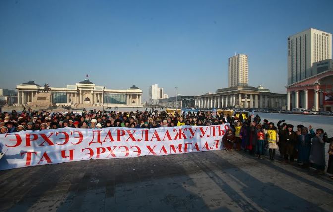 Монголын улс төрд өрнөж буй ЁС ЗҮЙГҮЙ үйлдлүүд нь иргэдийн төрд итгэх итгэлийг үгүй болгож байна.