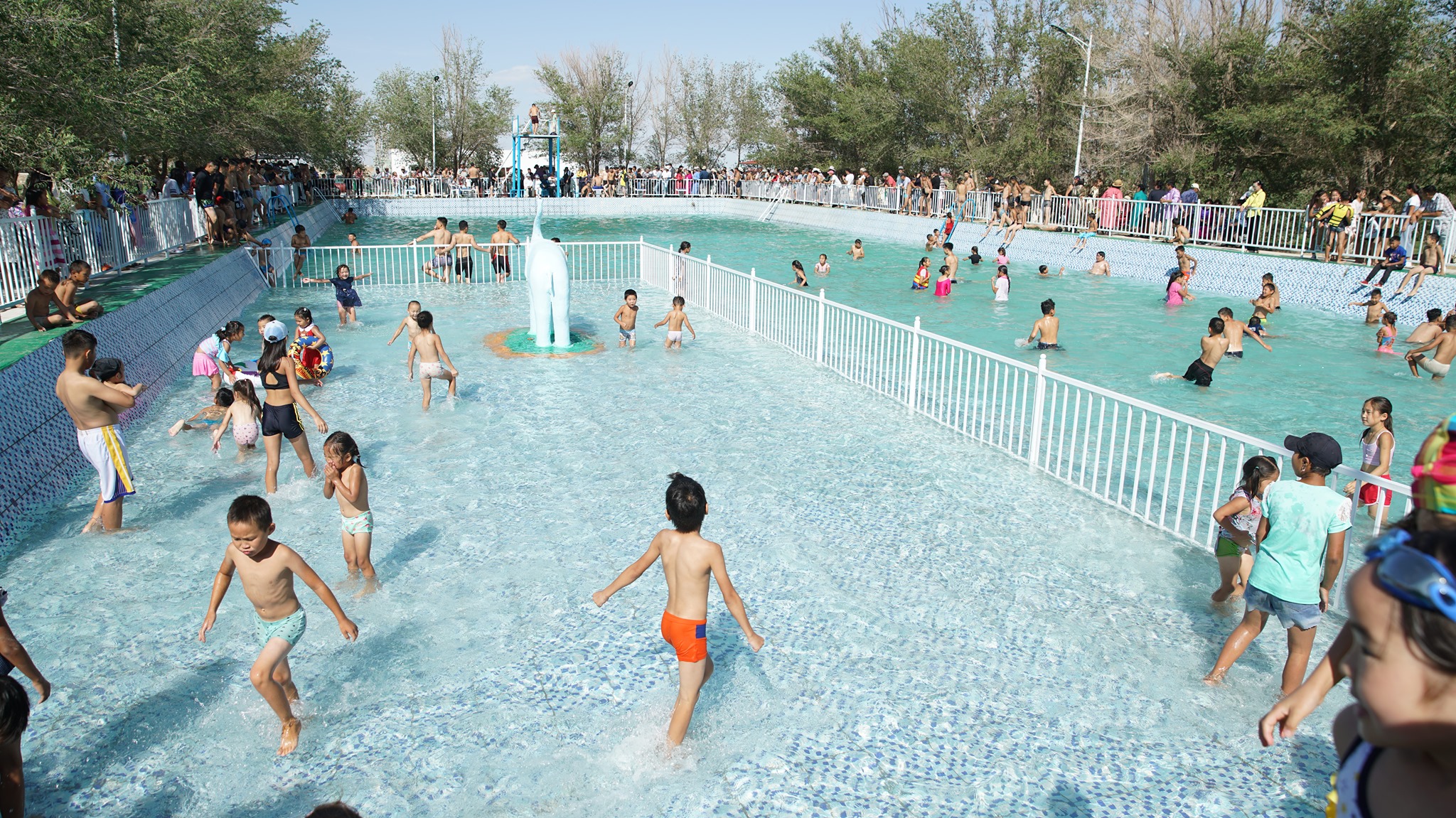 Монголын хамгийн анхны, хамгийн том задгай бассейн эргэн сэргэлээ