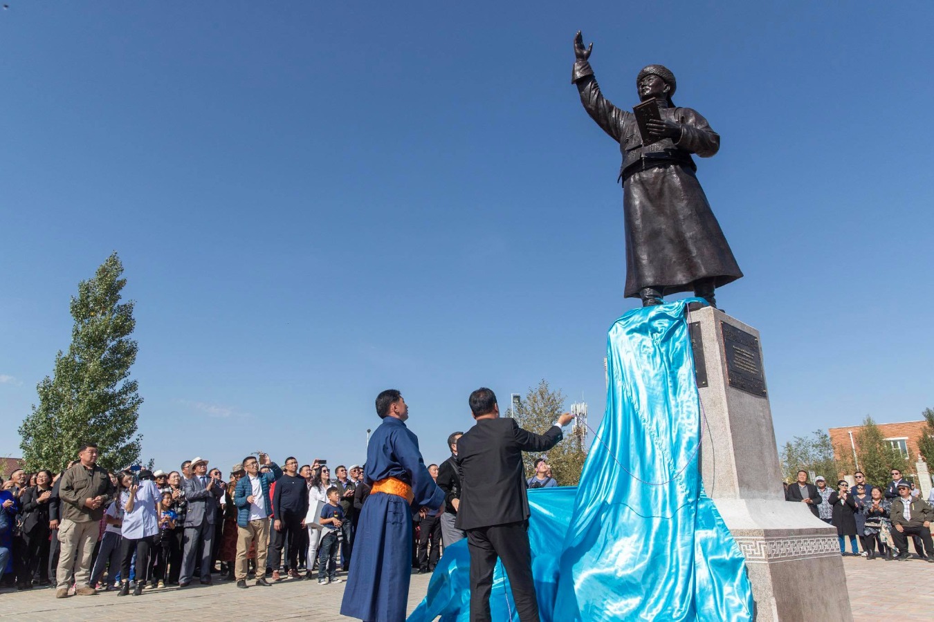 Ерөнхий сайд асан Ц.Жигжиджав гэрэлт хөшөөнд мөнхөрлөө