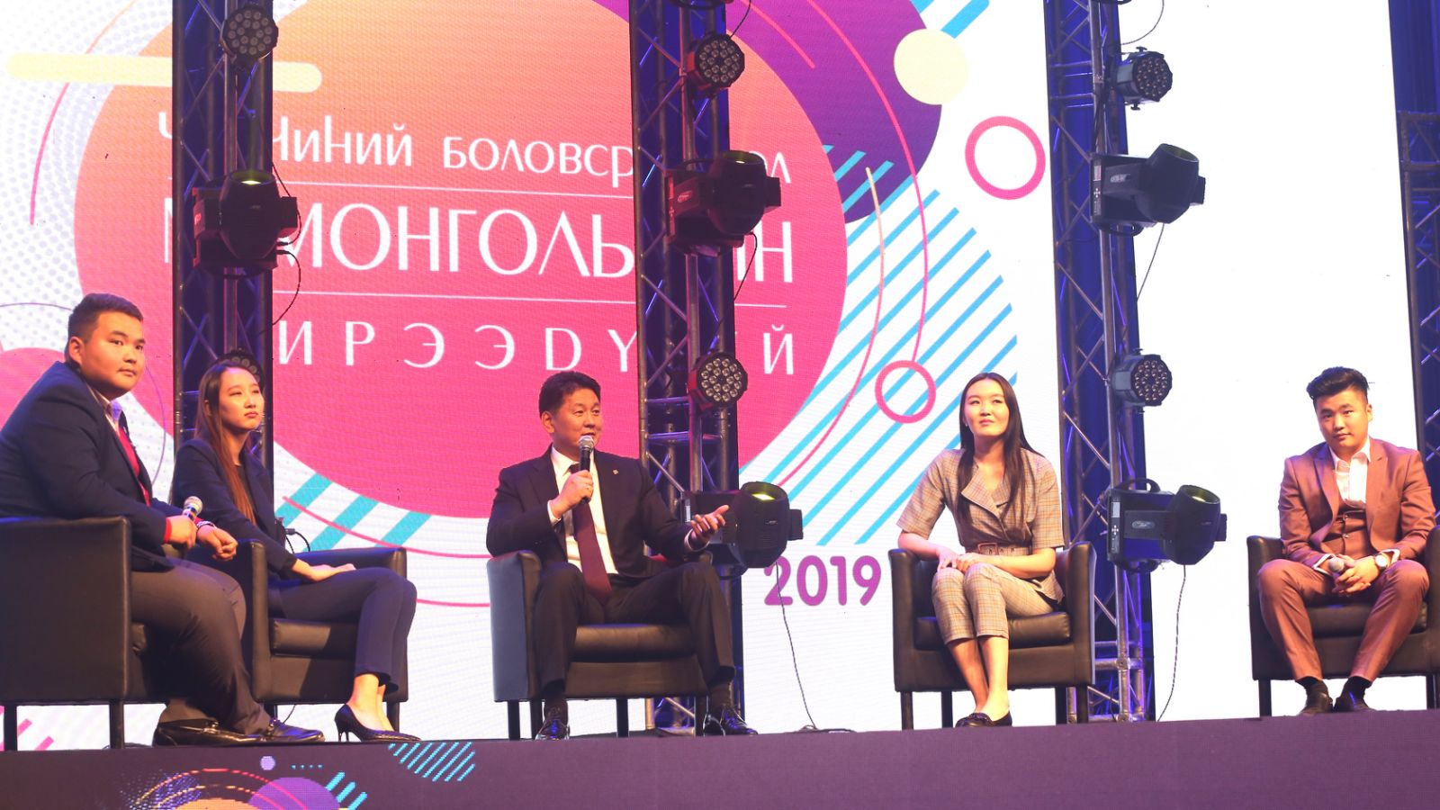 “Чиний боловсрол- Монголын ирээдүй” уулзалтад 1200 гаруй оюутан оролцлоо