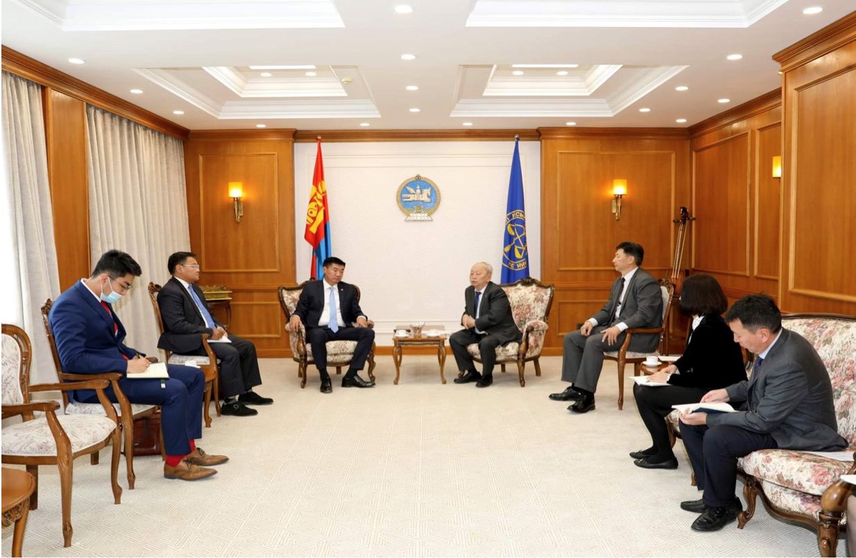 Хууль зүйн байнгын хорооны дарга С.Бямбацогт Монгол Улсын Үндсэн хуулийн цэцийн үйл ажиллагаатай танилцлаа