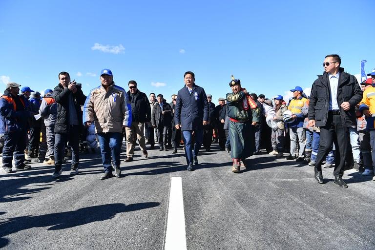 Говь-Алтай аймаг Улаанбаатар хоттой хатуу хучилттай автозамаар холбогдлоо