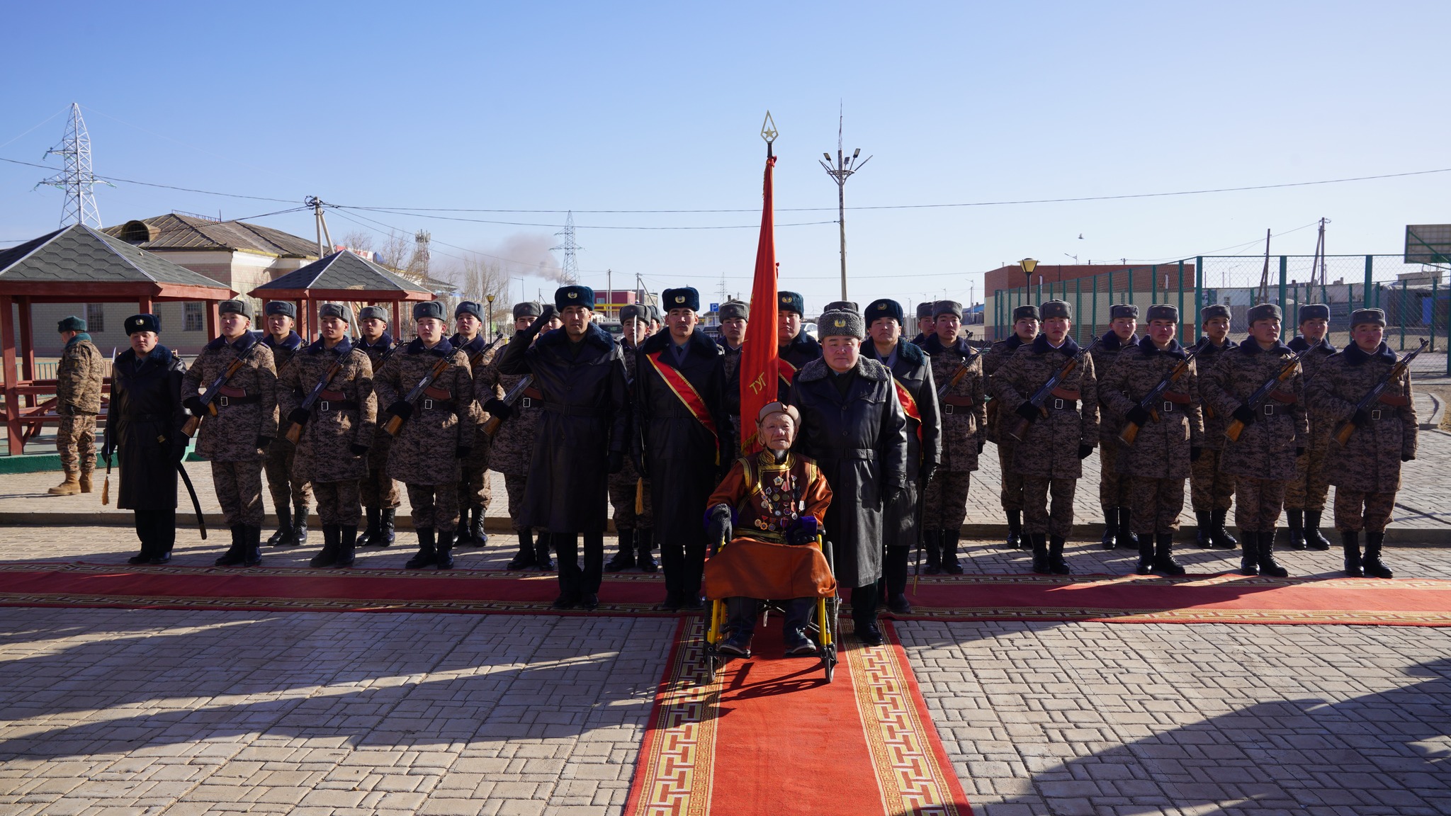 Эх оронч баатарлаг дайчдаа мэхийн хүндэтгэе