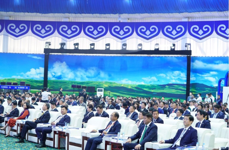 Үйлдвэржилтийн бодлогын байнгын хорооны гишүүд “Монгол-Хятадын экспо“ дөрөв дэх удаагийн арга хэмжээнд оролцов