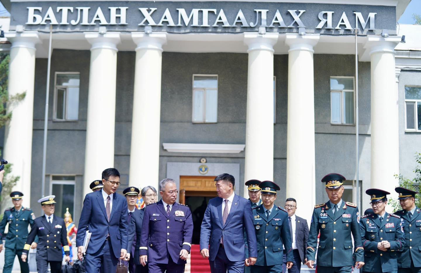 БАТЛАН ХАМГААЛАХ САЛБАРЫН ЗЭВСЭГ ТЕХНИКИЙГ ШИНЭЧЛЭХ АЖИЛД ЯПОН УЛСТАЙ ХАМТАРЧ АЖИЛЛАНА