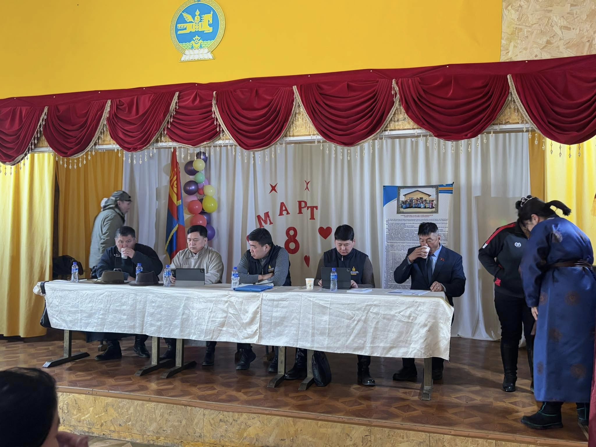 Хэнтий аймгийн Өмнөдэлгэр сумын Баянзүрх, Хэнтий, Чандган, Наран багийн иргэдтэй уулзлаа