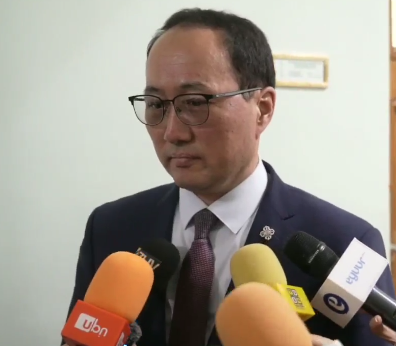 М.Бадамсүрэн: Засгийн газраас АН, ХҮН намын алийг нь гаргахаа Ерөнхий сайд тодорхой тайлбарлаж, Бодлогын зөвлөлийн шийдвэрээ танилцуулах нь чухал байна