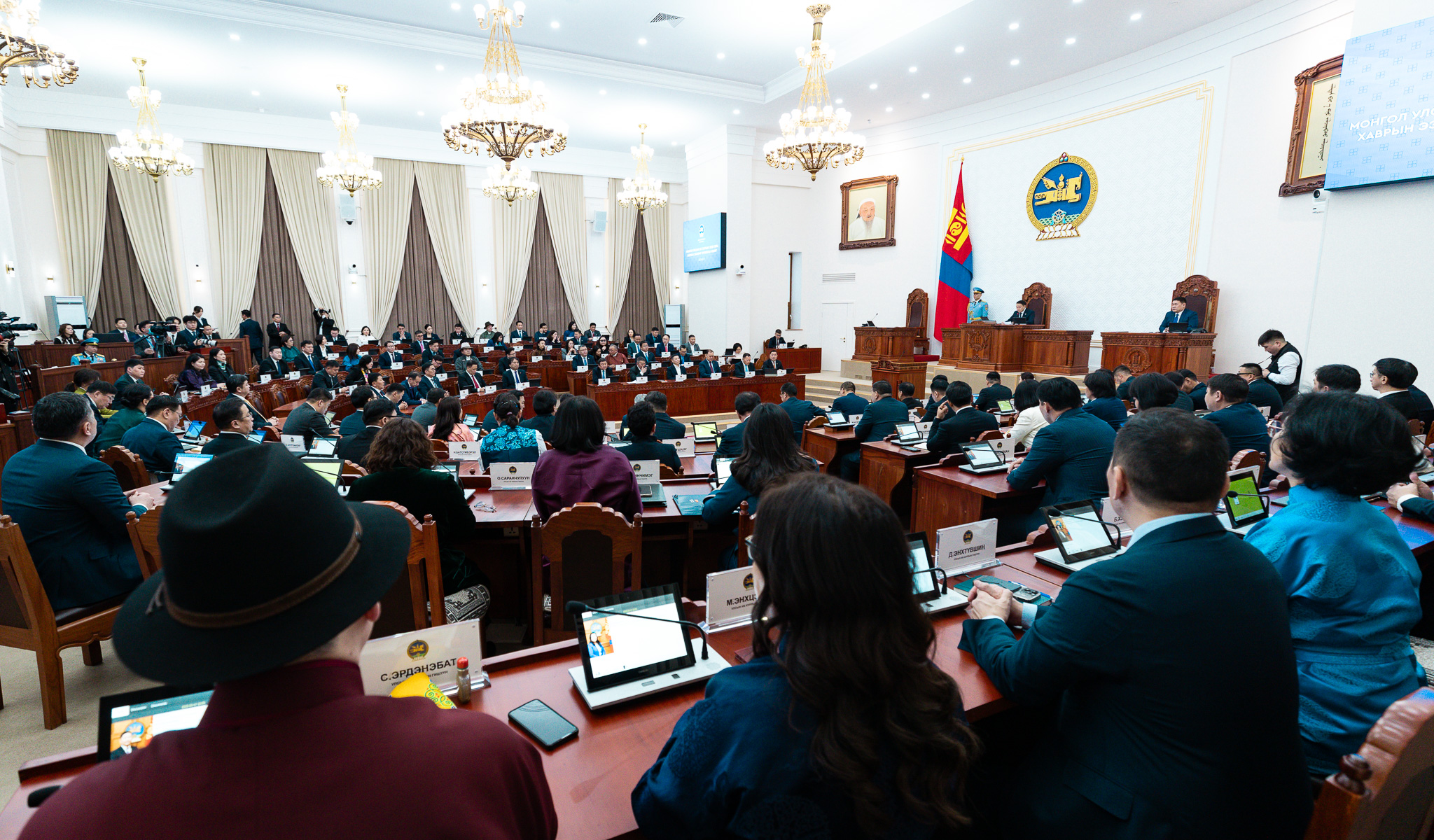 Парламентын олонх Ерөнхий сайдад итгэл хүлээлгэсэнгүй