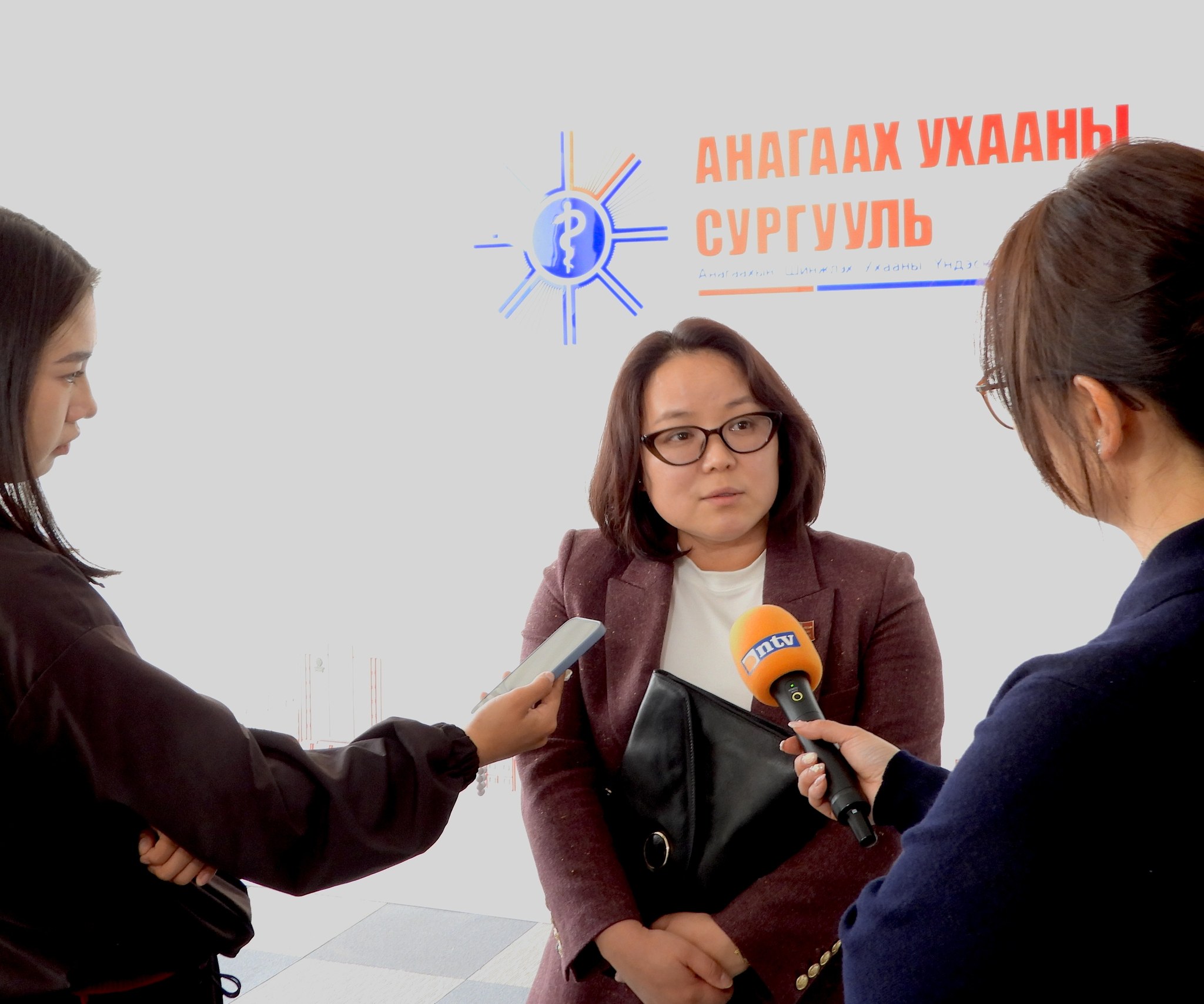 ЭМ-ийн байгууллагын удирдах ажилтнуудын шуурхай хурал боллоо