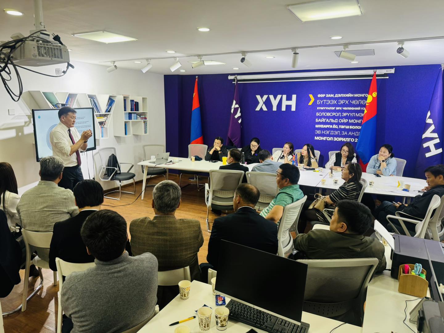 Б.Найдалаа ХҮН намын "Уулзах цаг" -аар гишүүд, залуустай уулзлаа